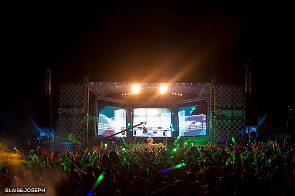 crowd photo